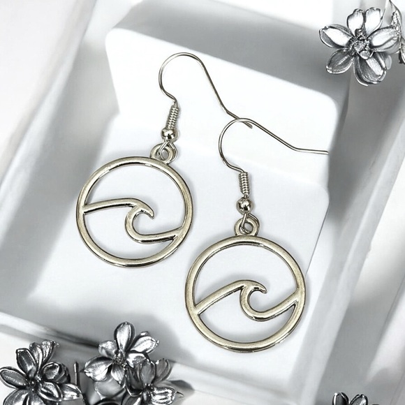 5 For $25💫Silver Ocean Wave Dangles Earrings - Picture 5 of 5